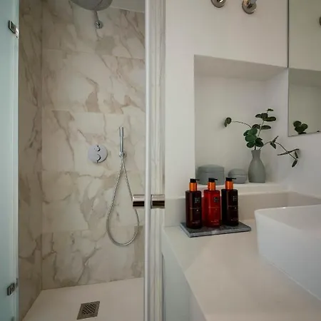 Apartment Serene Hideaway In Chiado Lisbon